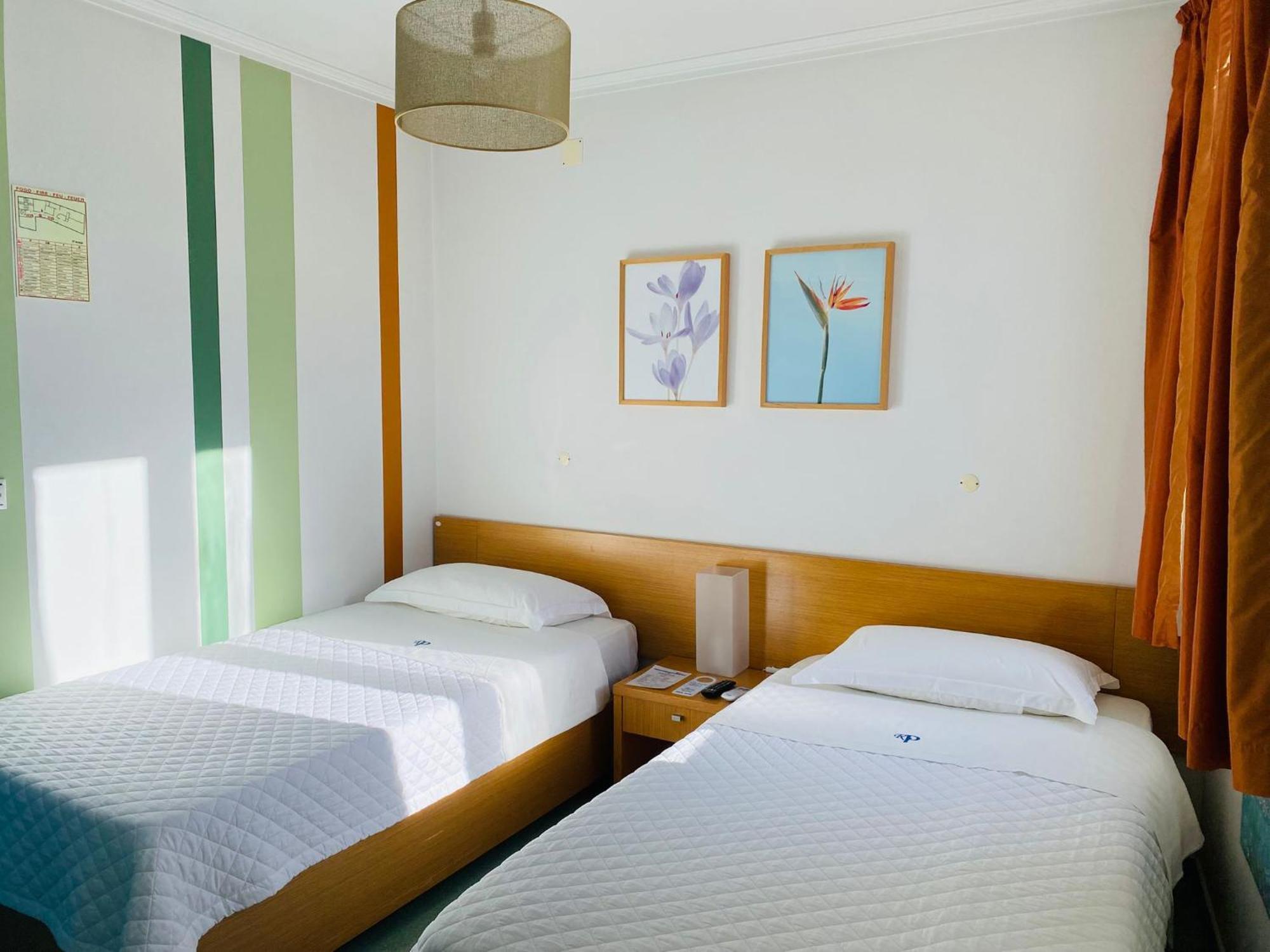 Weaa Hotel Назаре Екстериор снимка
